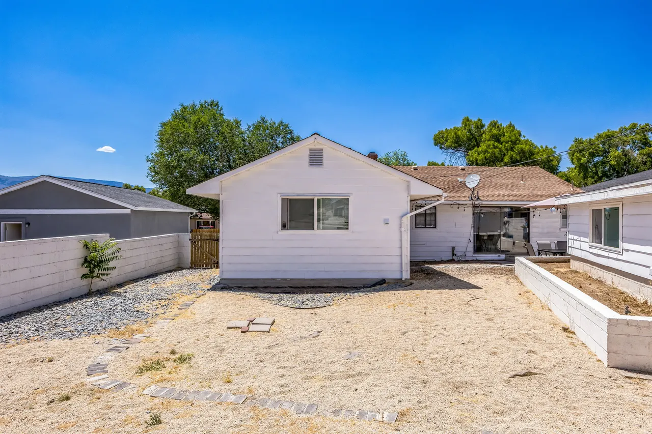3 br/2 ba Walking Distance to Renown and VA
