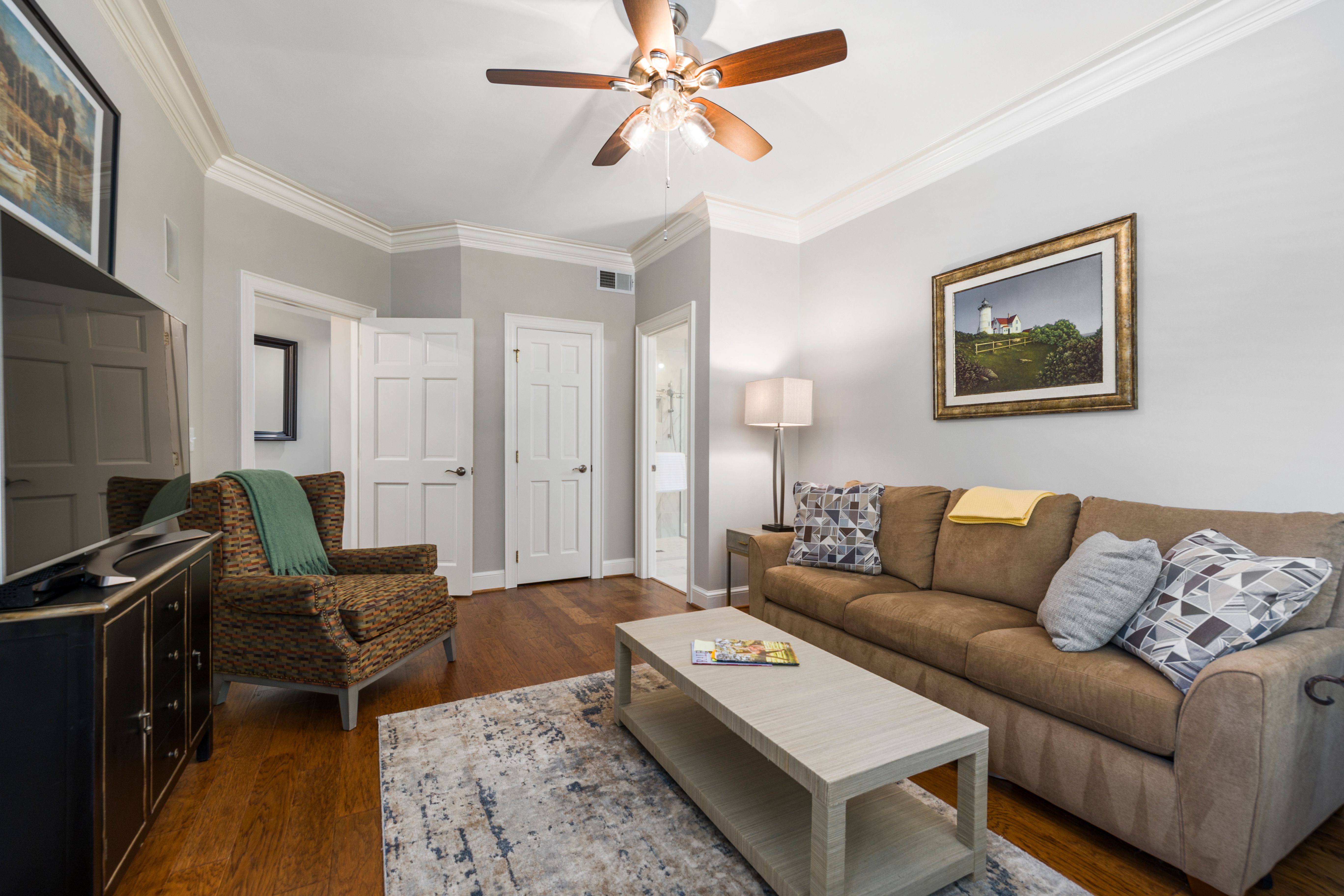 A Travel Nurse’s Guide to Mid-Term Furnished Rentals — furnished mid-term rental guide